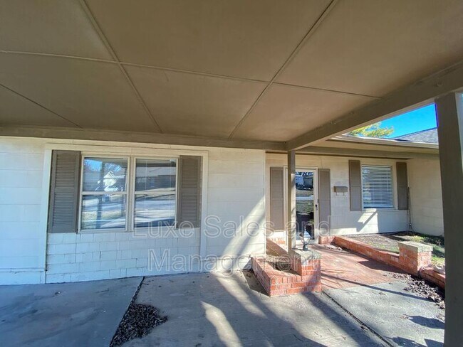 Building Photo - 6017 NW 56th St