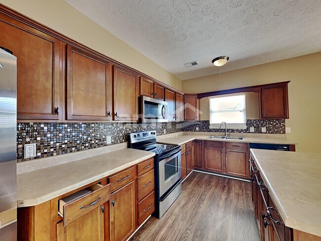 Foto del edificio - 533 Callie Ave