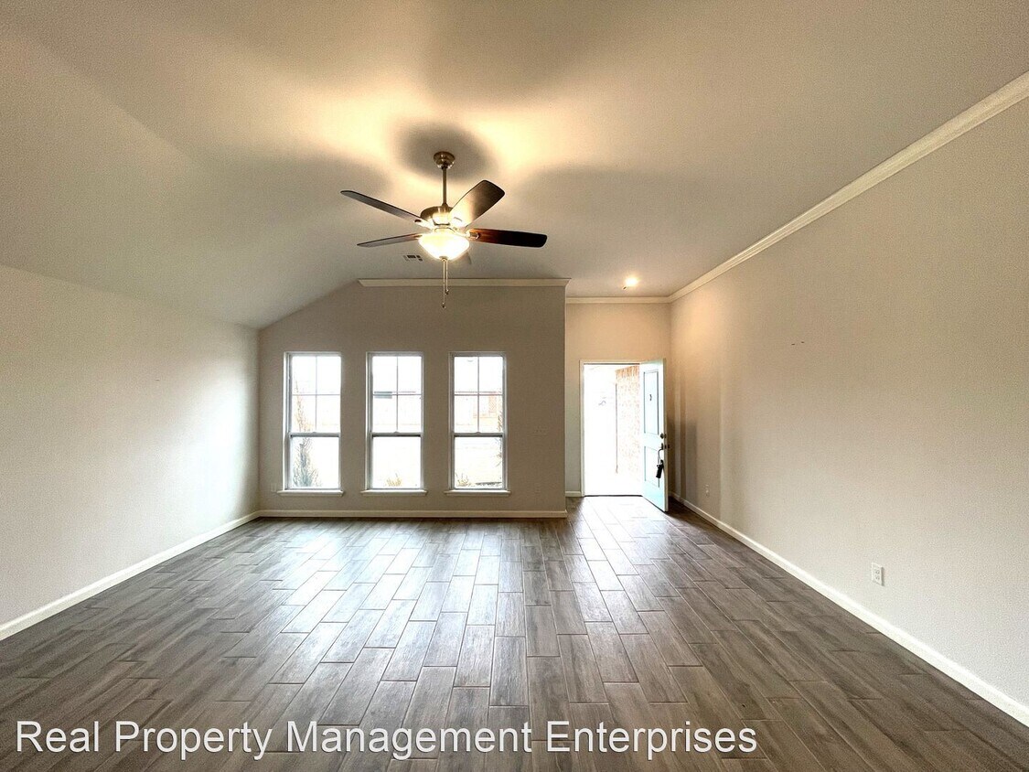 Foto principal - 4 br, 2 bath House - 18244 Autumn Drove DR