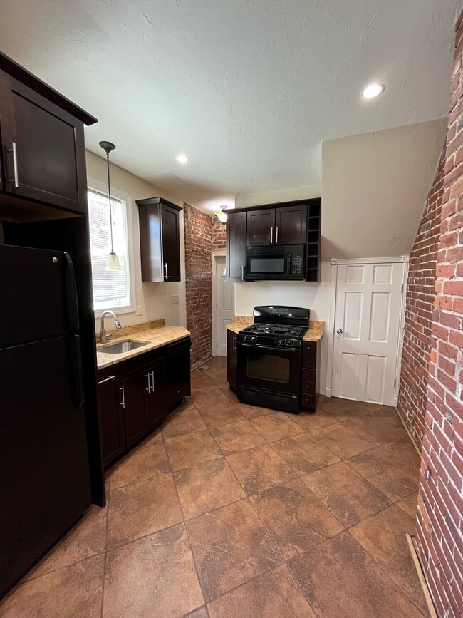 Building Photo - 185 Lodi Way