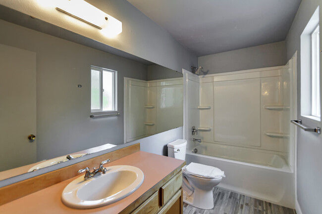Building Photo - 425 45th St SW #201