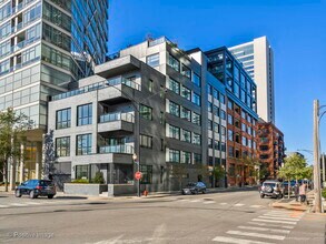 Building Photo - 668 N Kingsbury St