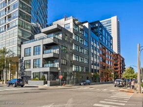 Building Photo - 668 N Kingsbury St