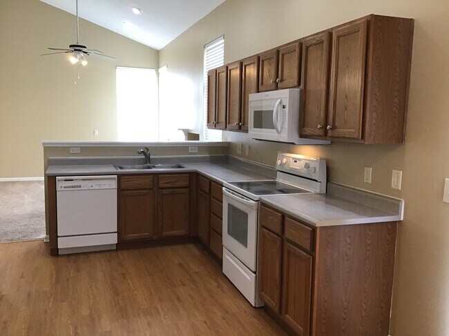Building Photo - 4695 Woodfield Dr