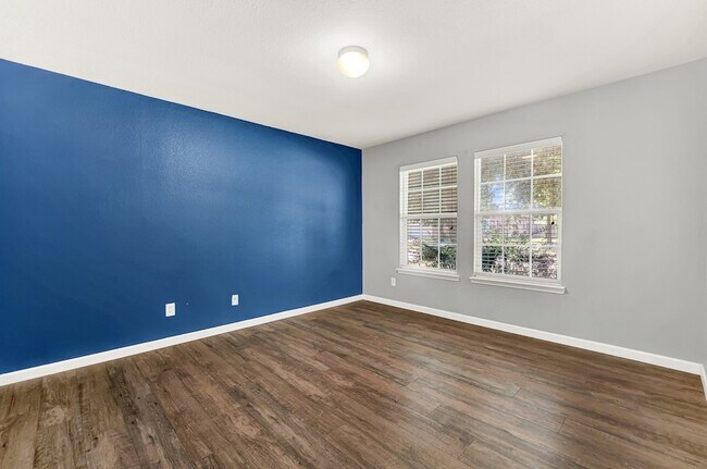 Building Photo - 4613 Mountain Oak St