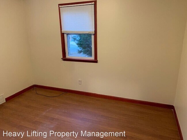 Building Photo - 3 br, 1 bath House - 901 Parkway Drive