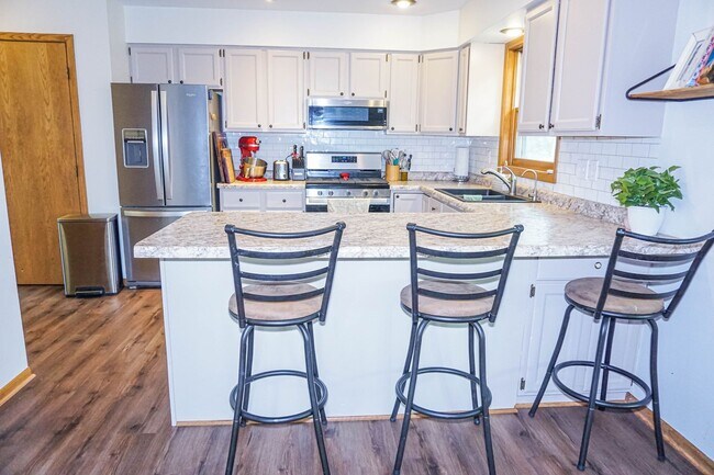 Building Photo - 3-Bedroom, 2-bath House With Fenced-in Yar...