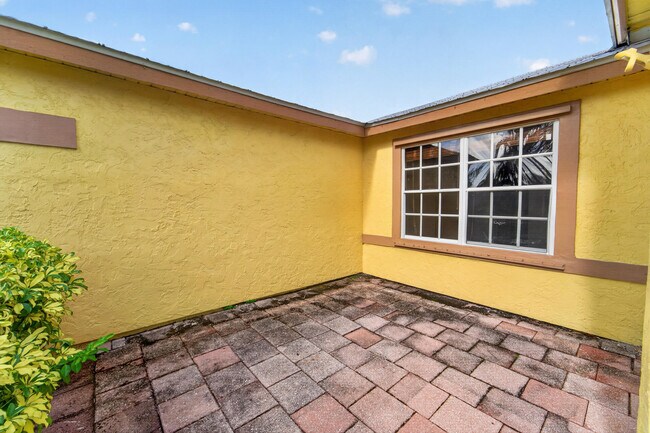 Foto del edificio - 6956 NW Jorgensen Rd
