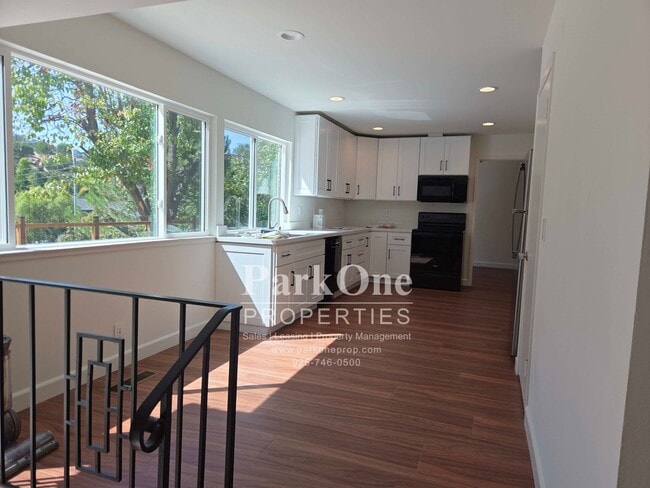 Foto del edificio - 1501 Fieldcrest Dr
