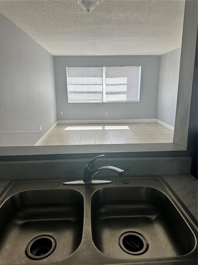Foto del edificio - 2800 NW 56th Ave