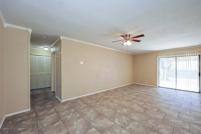 Building Photo - 7531 Lago Frio