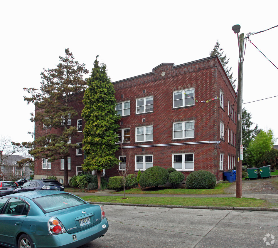 Primary Photo - Lisa Carol Apartments