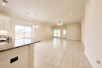Building Photo - 604 W Linnwood Dr