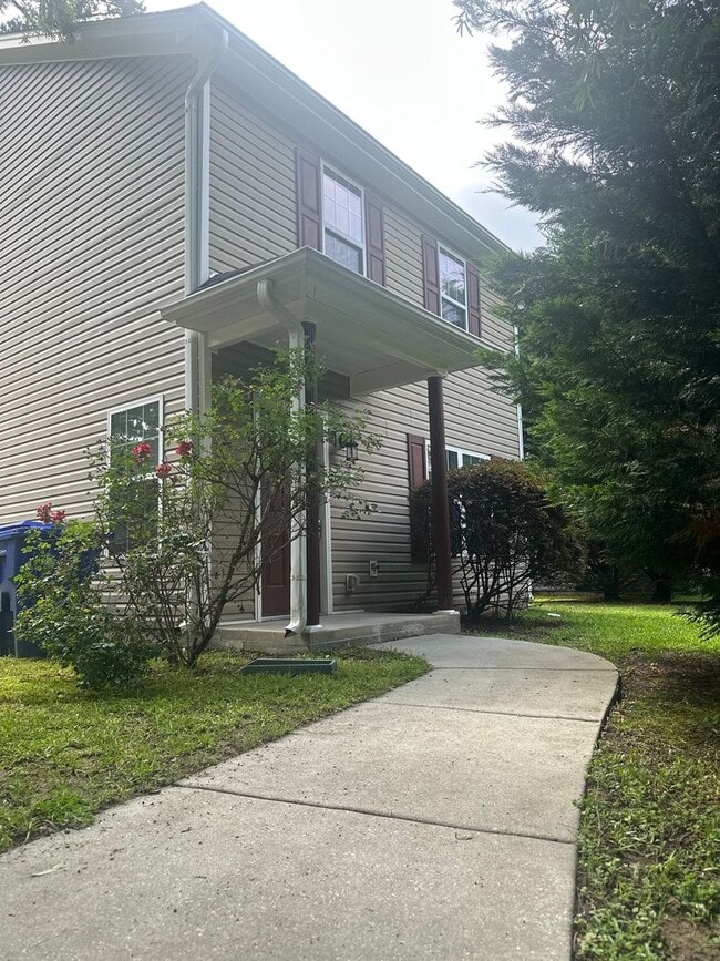 Building Photo - Welcome to this spacious 4-bedroom, 2.5-ba...