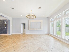 Building Photo - 2807 Naples Park Ln