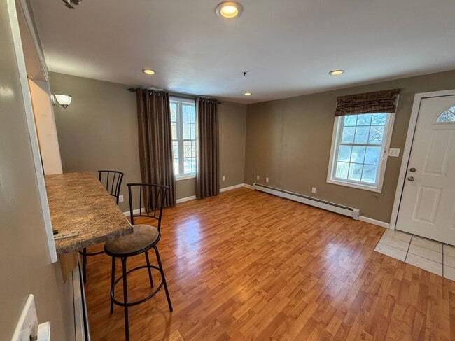 Building Photo - 332 Lydall St