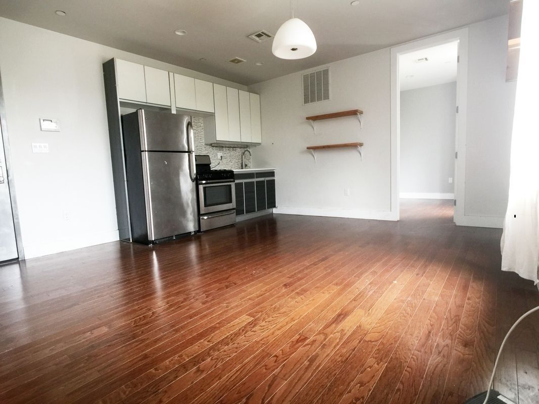 Primary Photo - 1350 Myrtle Ave