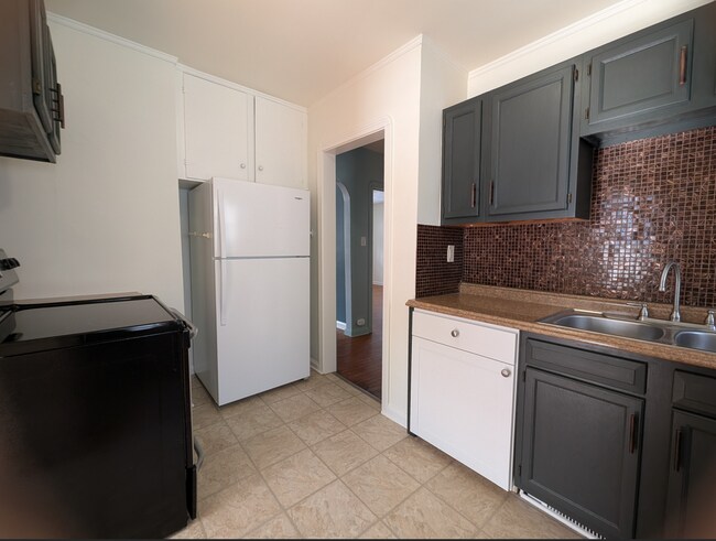 Foto del edificio - 411 E School St