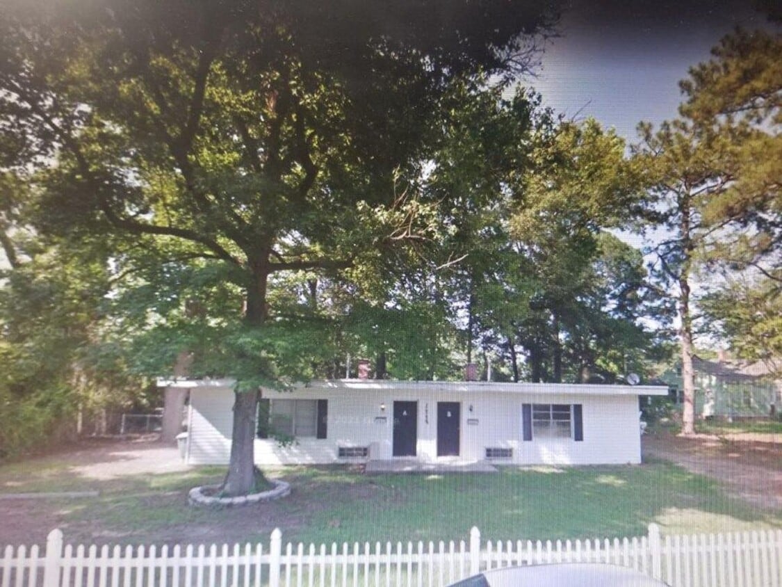 Primary Photo - 1113 E Mimosa St