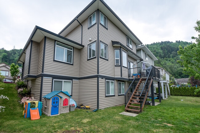 Building Photo - 47425 MacSwan Dr