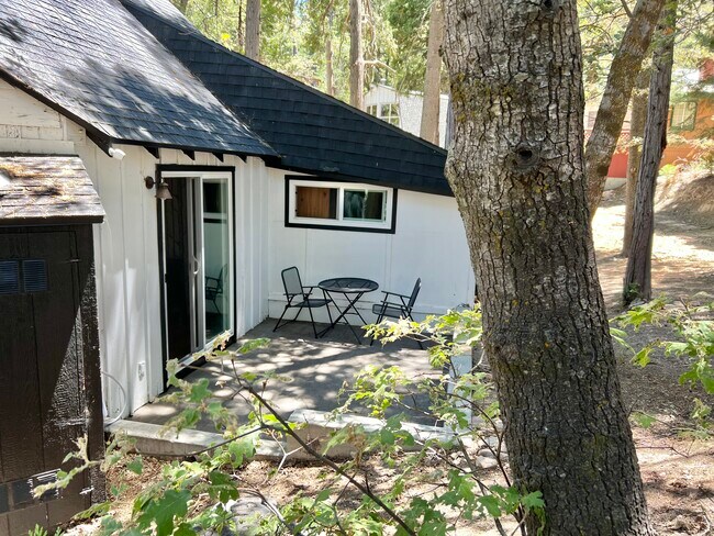 Foto del edificio - 838 Lakeview Ln