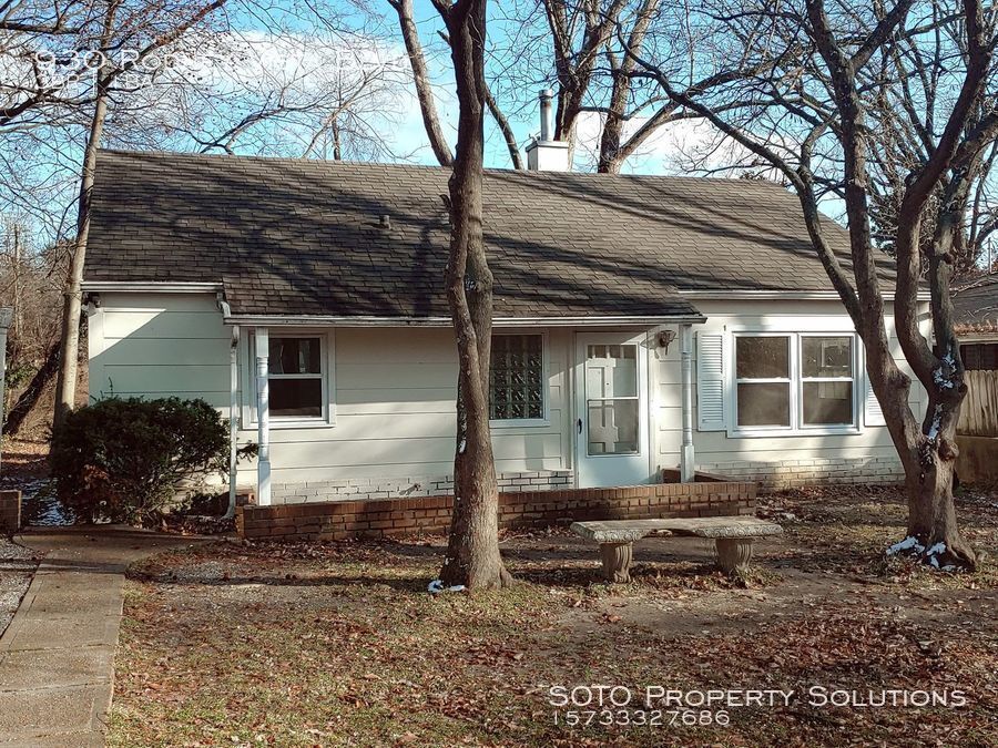 Primary Photo - 3BD/1BA House Backs to Arena Park