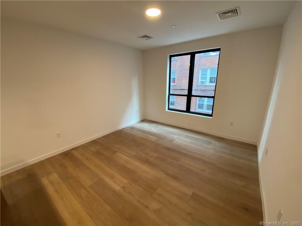 Primary Photo - 104 Howe St