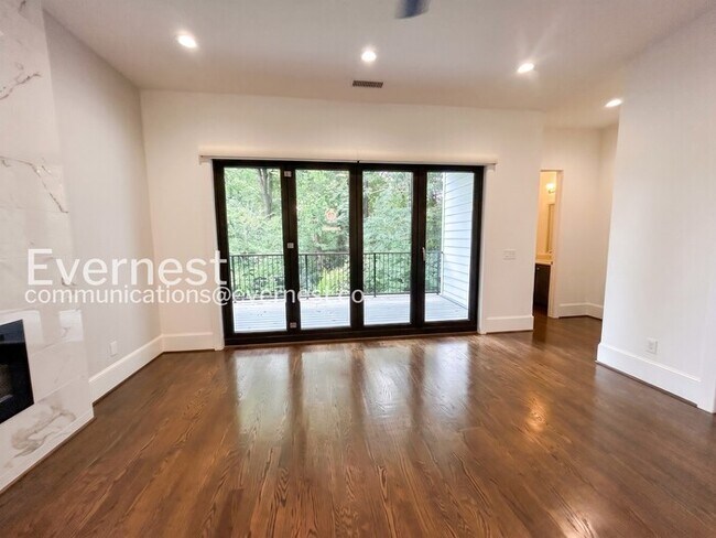 Foto del edificio - 5-Bed/4-Bath/Voucher Accepted/Available Now!