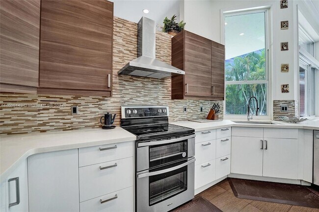 Building Photo - 2774 Oakbrook Dr