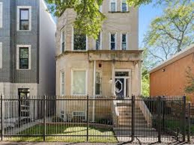 Building Photo - 4437 S Prairie Ave