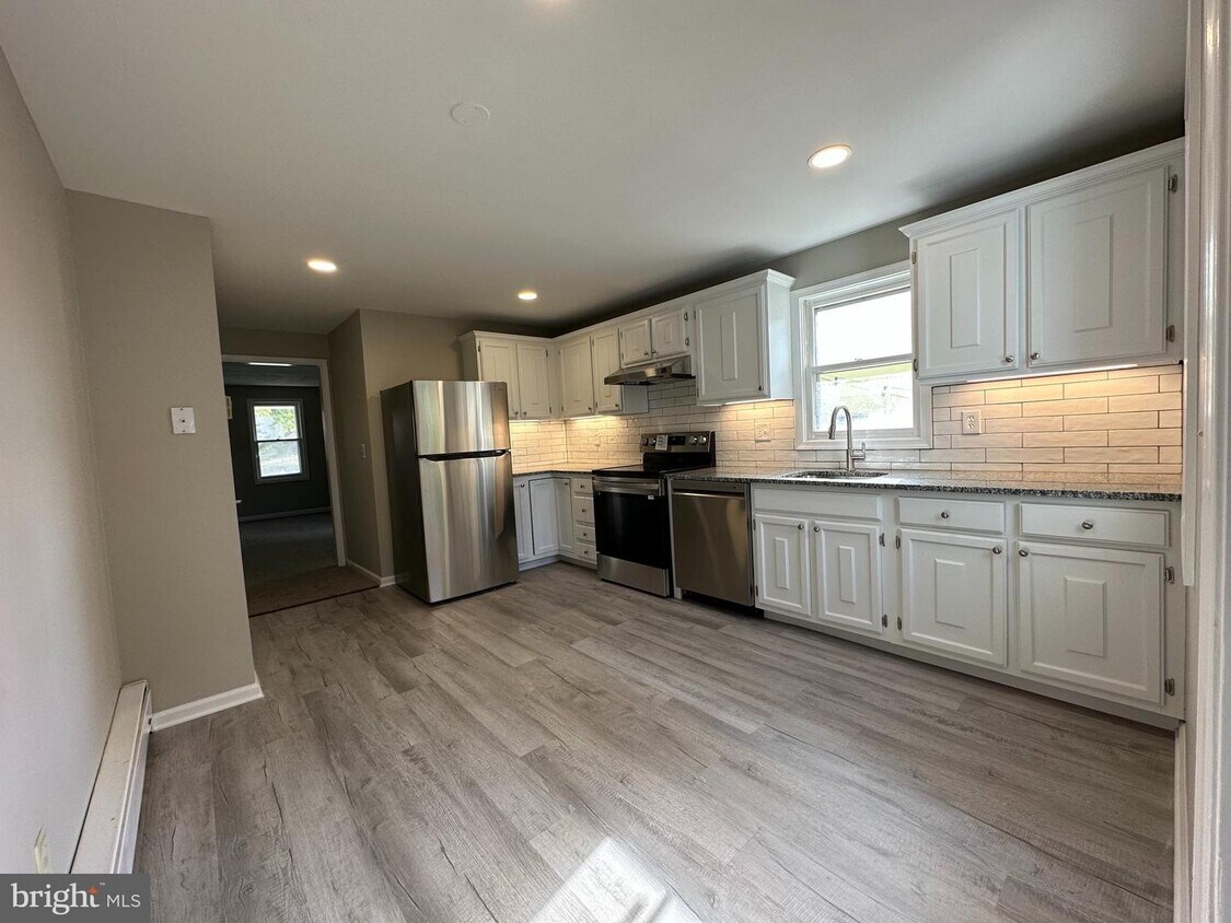 Foto principal - 134 Maple Ave