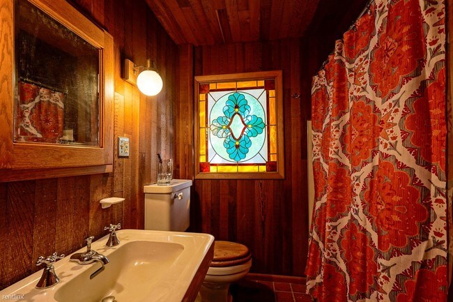 Foto del edificio - 1 br, 1 bath House - 1235 Madrona Avenue