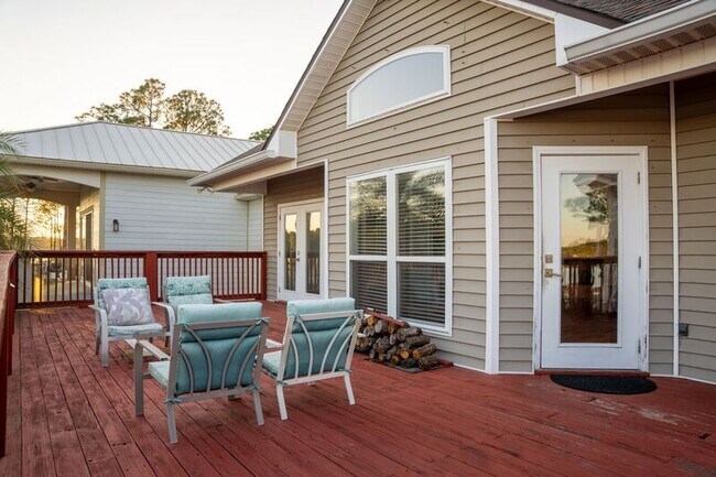 Foto del edificio - 2572 Gulf Breeze Ave