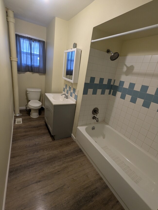 Building Photo - 1016 Memorial Ave