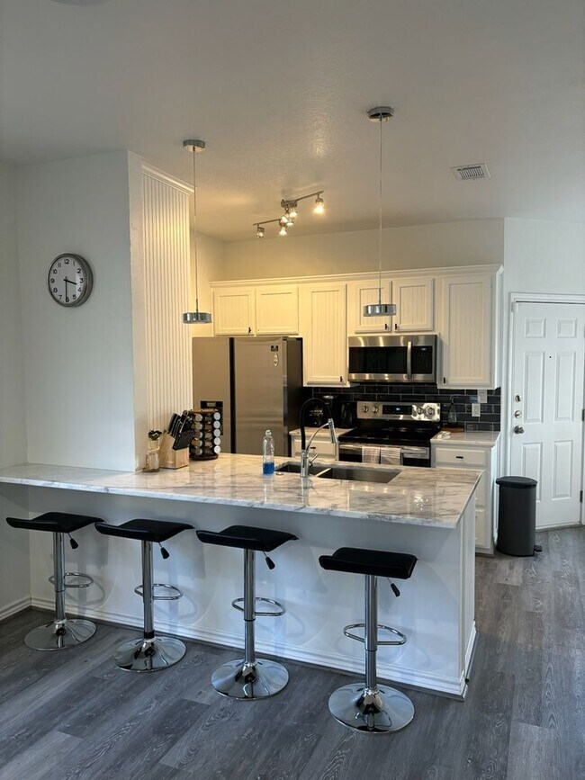 Foto del edificio - Fully Furnished Baylor Condo