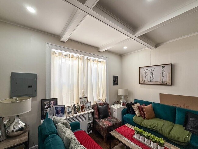 Foto del edificio - 125 Mallory Ave