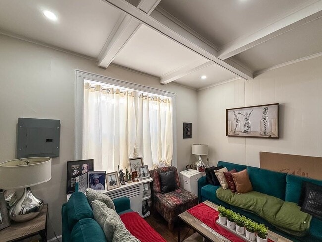 Building Photo - 125 Mallory Ave