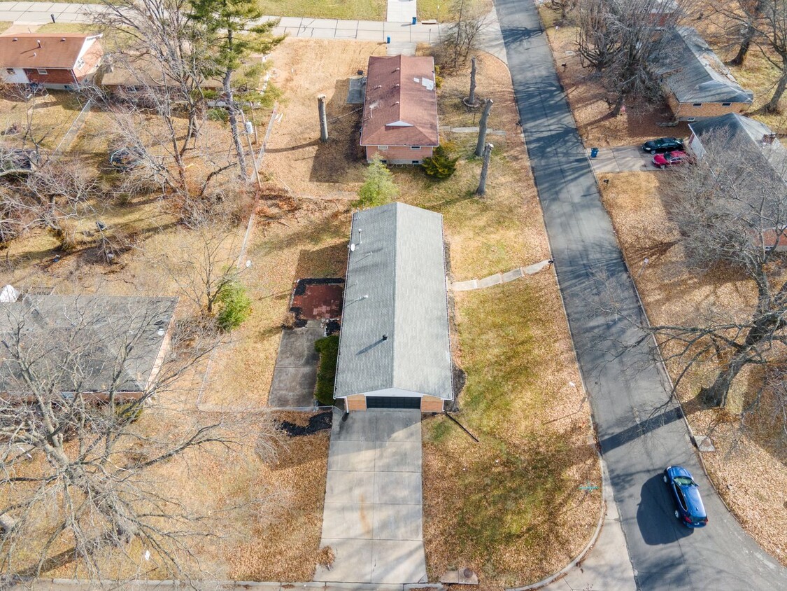 Foto principal - Single Family Ranch: 3 Bed, 1.5 Bath with ...