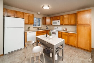 Building Photo - River Oak Heights