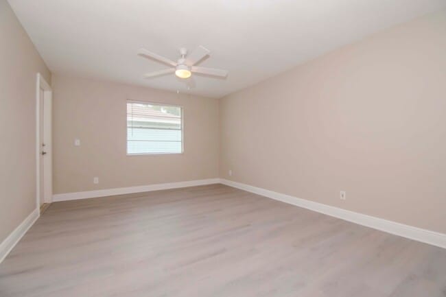 Building Photo - 2/2 Condo in Heart of Brandon @ The Hampto...