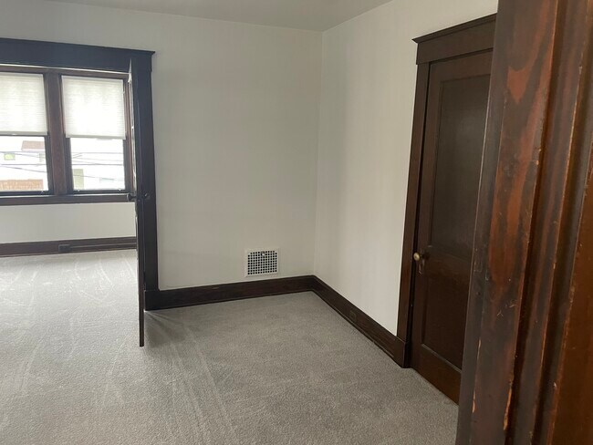 Habitación Living y armario - 4004 Carter Ave