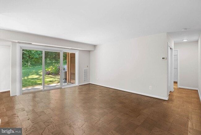 Foto del edificio - 3915 Lyndhurst Dr