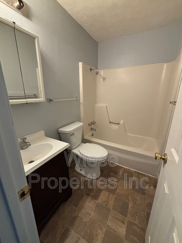 Building Photo - 824 E Ridgely Ave