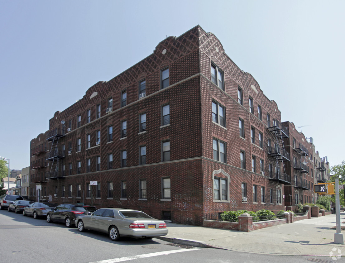 Building Photo - Linden Court