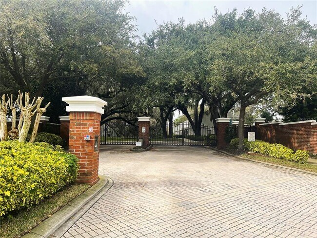 Foto del edificio - 2913 Woodlands Park Ct