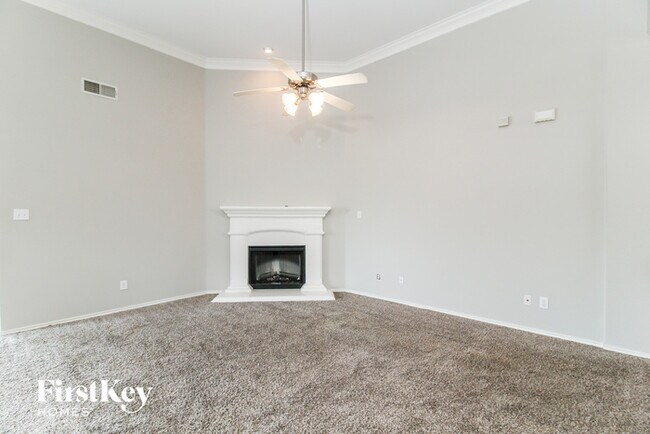 Building Photo - 832 Poncho Ln