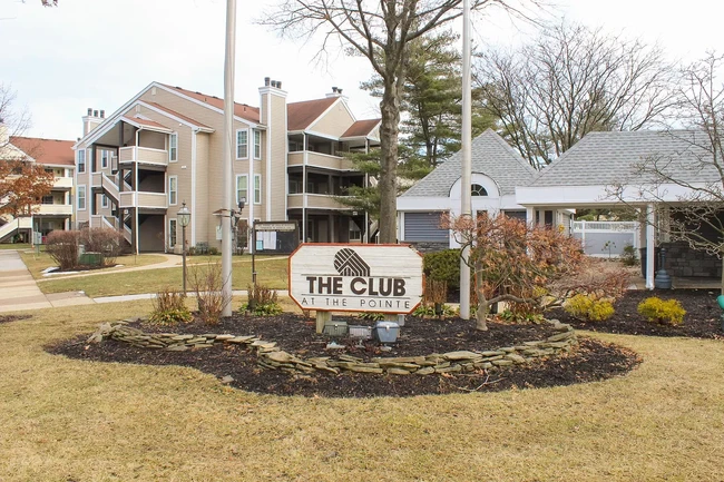 Building Photo - 551 Clubhouse Ct