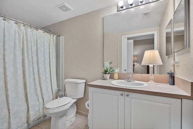 Foto del edificio - 6890 W Sample Rd
