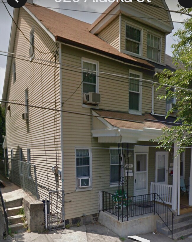 Front of home half double - 624 Alaska St