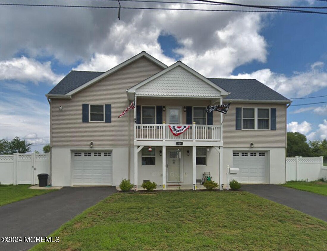 Foto principal - 819 Prospect Ave